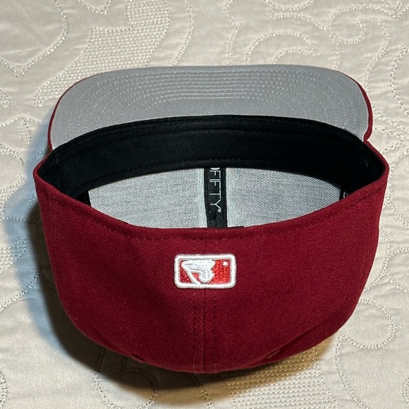 NWOT, Cardinal & White Boston RedSox New Era 59Fifty Fitted Hat, Size - 7 1/8 - Picture 11 of 12